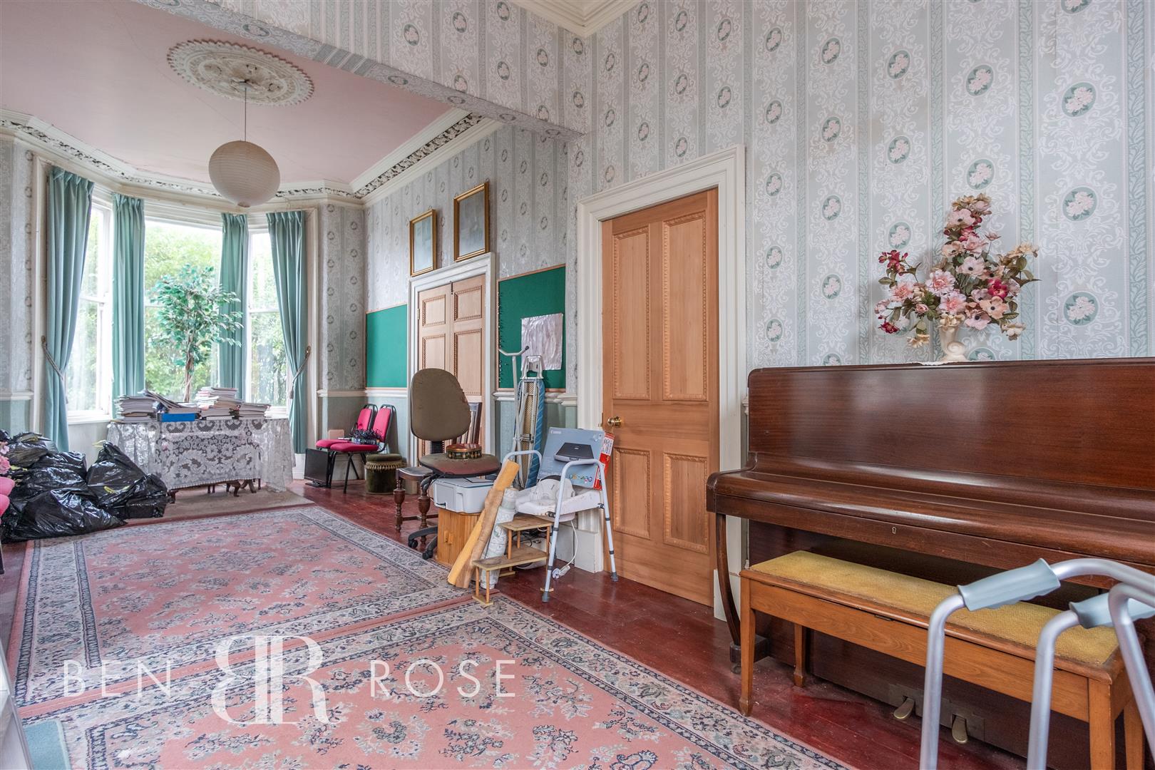 7 bed property in Park Road, Chorley